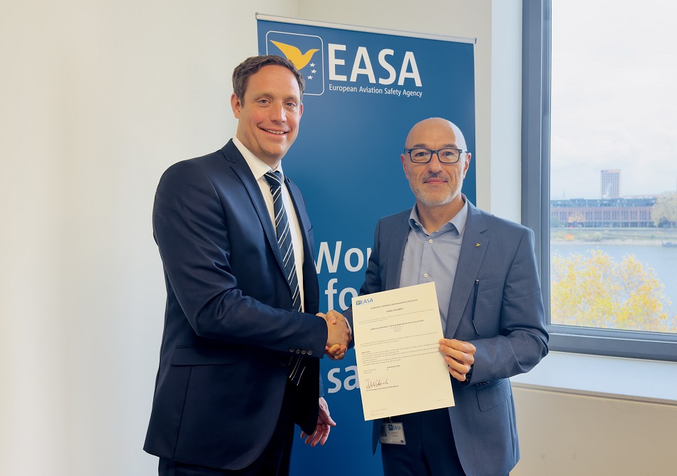 Two people are shaking hands and holding a certificate.